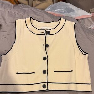 Oak and Fort Cream Cropped Button Front Vest with Black Piping